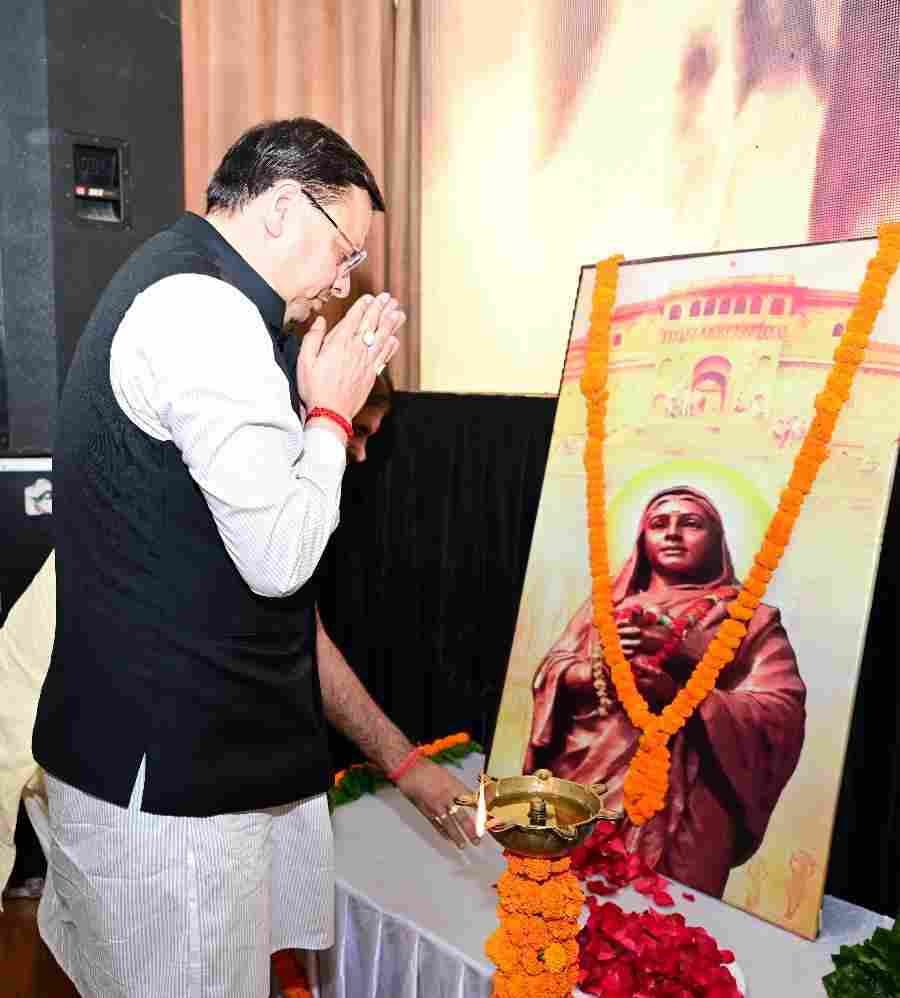 मुख्यमंत्री धामी ने अहिल्याबाई होल्कर की 300वीं जन्म जयंती के अवसर पर आयोजित कार्यक्रम में त्याग, सेवा और समर्पण की प्रतिमूर्ति अहिल्याबाई होल्कर को किया नमन