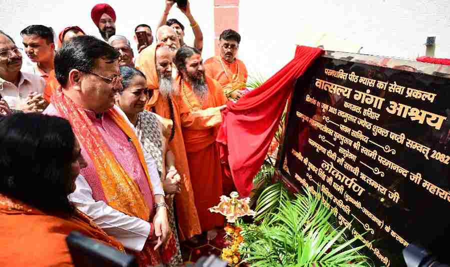 मुख्यमंत्री धामी ने हरिद्वार पहुँचकर वात्सल्य गंगा आश्रय का किया लोकार्पण, श्री कृष्ण कथा में प्रतिभाग करते हुए साधु संतों का किया आशीर्वाद प्राप्त