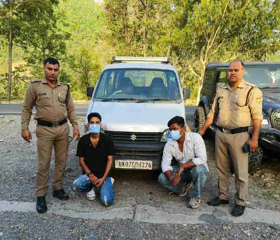 मालदेवता क्षेत्र में शराब पीकर वाहन चलाने तथा हुड़दंग करने वाले 2 अभियुक्तों को दून पुलिस ने किया गिरफ्तार