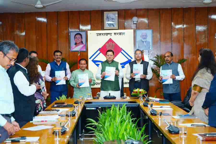 मुख्यमंत्री पुष्कर सिंह धामी की उपस्थिति में सचिवालय में किये गये तीन महत्वपूर्ण समझौते