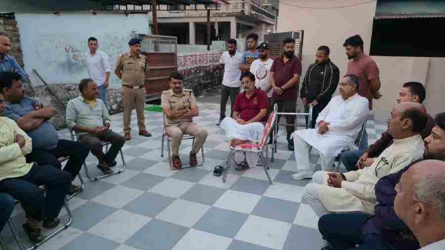 एसएसपी ने प्रेम नगर क्षेत्र में हुई हत्या की घटना में पीड़ित परिवार से मिलकर दी सांत्वना, अभियुक्त के विरुद्ध जल्द से जल्द सख्त कानूनी कार्यवाही का दिलाया भरोसा