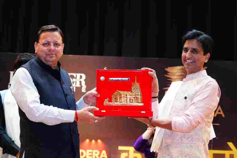 प्रदेश के उत्कृष्ट साहित्यकारों को ‘साहित्य भूषण’ और ‘लाइफ टाइम अचीवमेंट’ पुरस्कार व पाँच-पाँच लाख रुपये की सम्मान राशि, सरकार साहित्य और संस्कृति के संरक्षण एवं प्रोत्साहन के लिए प्रतिबद्ध- सीएम धामी