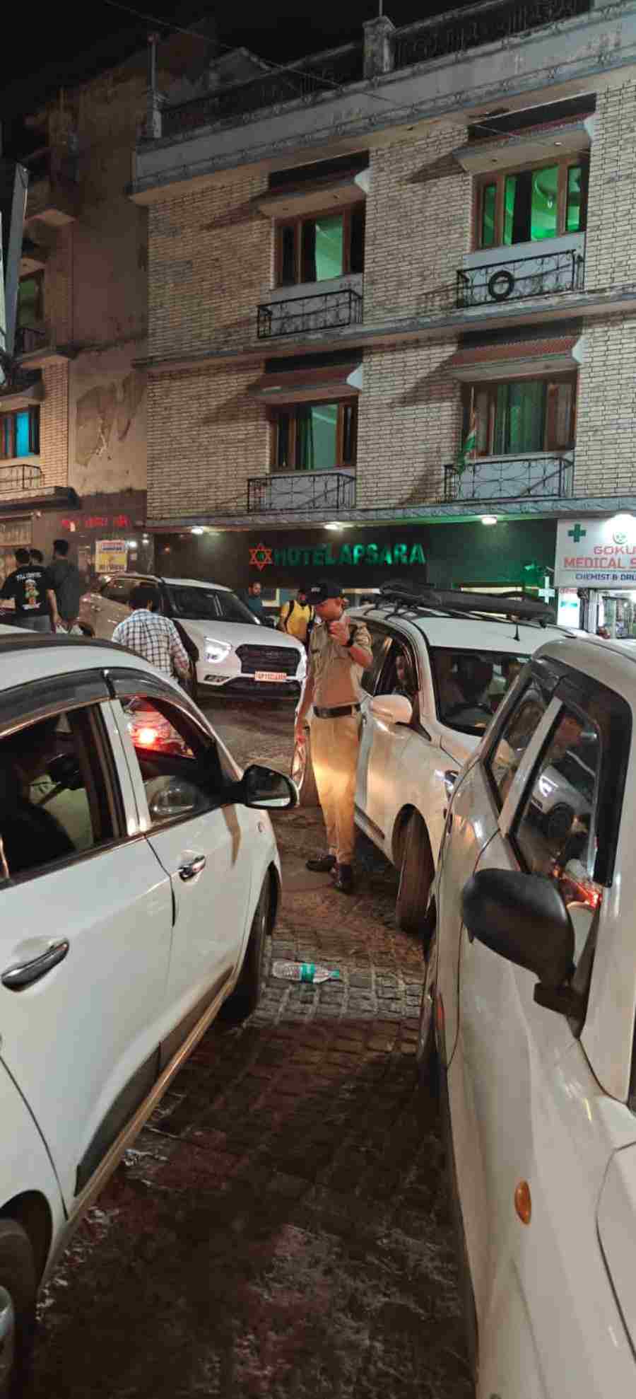 दून पुलिस का यातायात प्लान हुआ कारगर साबित, वीकेंड के कारण होने वाले ट्रैफिक के भारी दबाव के बाद भी मसुरी तथा देहरादून में सफलता पूर्वक किया गया यातायात प्लान का सुचारू संचालन