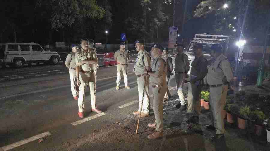 राष्ट्रपति द्रौपदी मुर्मू के जनपद प्रवास कार्यक्रम को लेकर अलर्ट मोड पर दून पुलिस, एसएसपी स्वयं लगातार क्षेत्र में भ्रमणकर रहकर ले रहे सुरक्षा व्यवस्था का जायजा