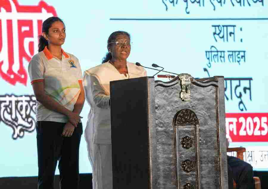 राष्ट्रपति  द्रौपदी मुर्मू ने देहरादून में किया  11 वें अंतरराष्ट्रीय योग दिवस का शुभारंभ, कहा- Prevention is better than cure (इलाज से बेहतर रोकथाम है)-की भावना को साकार करता है योग