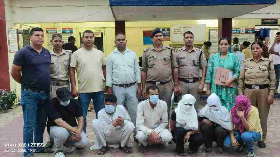 देह व्यापार की सूचना पर हरिद्वार पुलिस का एक्शन, पुलिस ने 3 महिलाएं, 2 पुरुष एवं होटल संचालक सहित कुल 6 व्यक्ति हिरासत में
