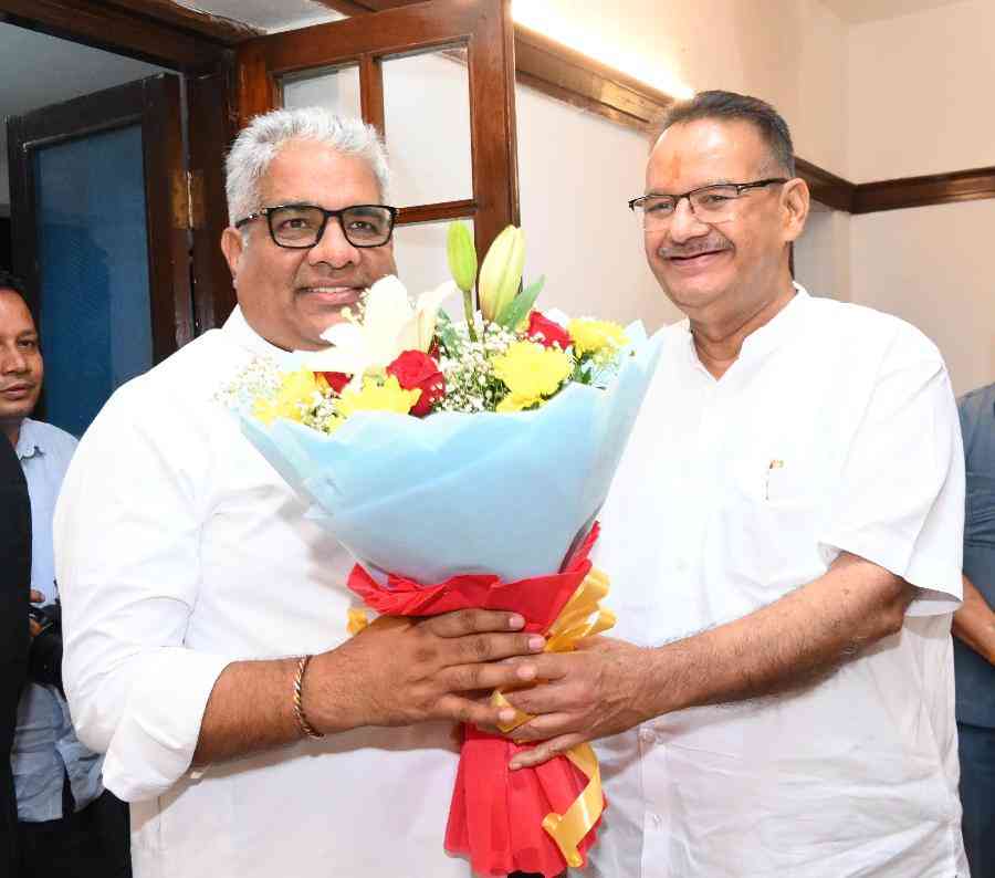 कैबिनेट मंत्री गणेश जोशी ने केंद्रीय मंत्री भूपेंद्र यादव का उत्तराखंड आगमन पर किया स्वागत