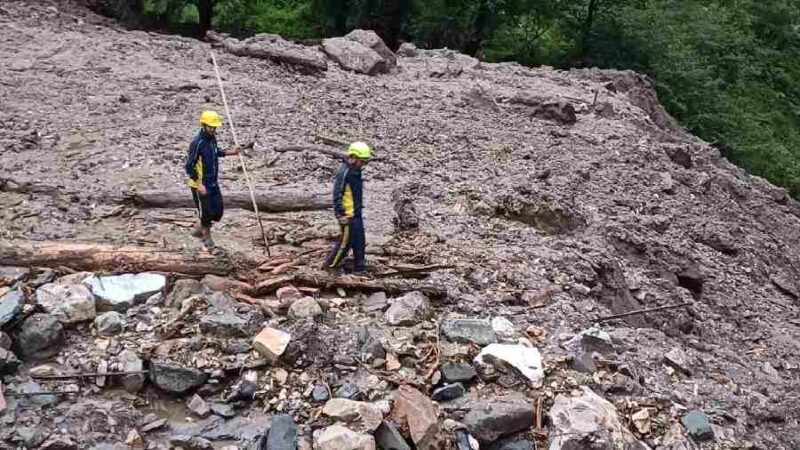 बारिश ने बरपाया कहर, उत्तरकाशी के सिलाई बैंड के पास भूस्खलन,9 मजदूर लापता,चारधाम यात्रा आज के लिए स्थगित