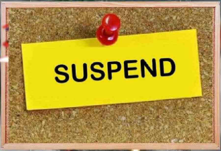 डीएम के एक्शन से आया भूचाल; लापरवाह कार्मिकों में मची खलबली; मुकदमा; निलम्बन; पदच्युत का भय,. सालों से बुजुर्ग की अमल दारामद प्रकरण को दबाए बैठे सदर राजस्व कानूनगो निलम्बित