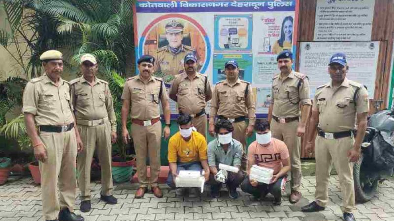 अंतर्राज्जीय नकबजन गिरोह आया दून पुलिस की गिरफ्त में, अलग-अलग थाना क्षेत्रों में हुई नकबजनी की दो घटनाओं का किया खुलासा, गिरोह के सरगना सहित 3 अभियुक्त गिरफ्तार