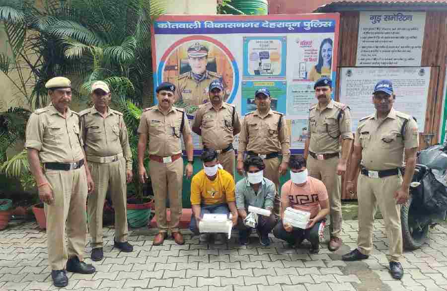 अंतर्राज्जीय नकबजन गिरोह आया दून पुलिस की गिरफ्त में, अलग-अलग थाना क्षेत्रों में हुई नकबजनी की दो घटनाओं का किया खुलासा, गिरोह के सरगना सहित 3 अभियुक्त गिरफ्तार