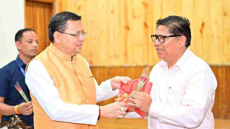 सीएम धामी ने राष्ट्रीय डॉक्टर्स डे के अवसर पर प्रदेशभर से आए चिकित्सकों को किया सम्मानित