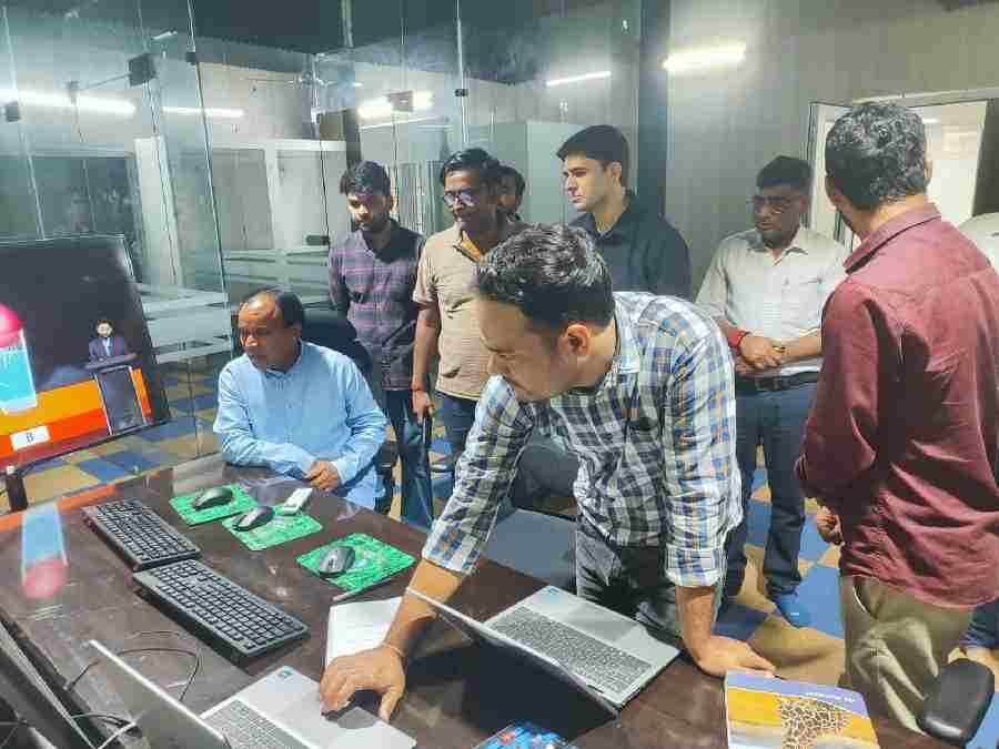 शिक्षा मंत्री डॉ. धन सिंह रावत ने किया राजीव गांधी नवोदय विद्यालय में वर्चुअल स्टूडियो का निरीक्षण, दिए अहम निर्देश