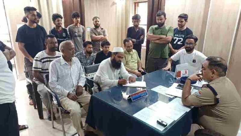 आगामी कावड़ यात्रा/मोहर्रम को सकुशल संपन्न कराए जाने के दृष्टिगत जनपद के समस्त थानों में क्षेत्र के संभ्रांत व्यक्तियों, मौलवीओं, सीएलजी मेंबरों के साथ की गई सदभावना गोष्ठी