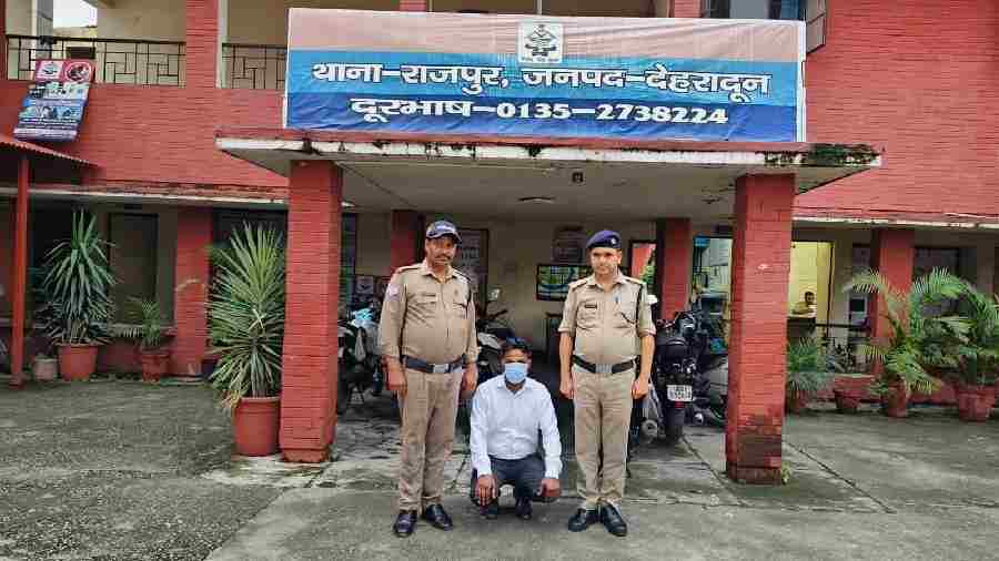 खतरनाक नस्ल के कुत्तों द्वारा बुजुर्ग महिला पर हमला किये जाने की घटना में पुलिस द्वारा कुत्तों के मालिक को लिया हिरासत मे, की जाएवी सख्त कार्यवाही