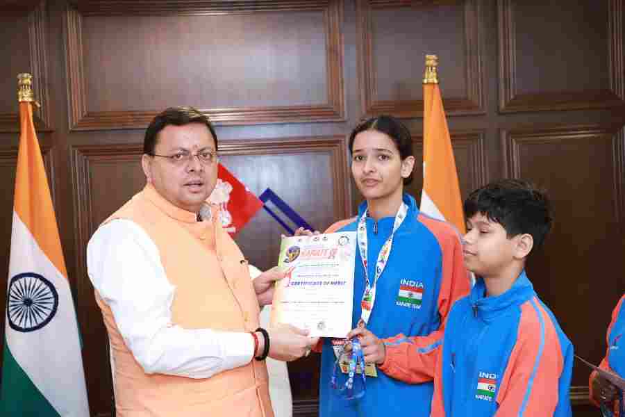 मुख्यमंत्री ने उत्तराखंड के कराटे चैंपियन्स को किया सम्मानित। अनामिका, मैत्री व क्रियांश ने साउथ एशियन कराटे चैंपियनशिप में जीते पदक