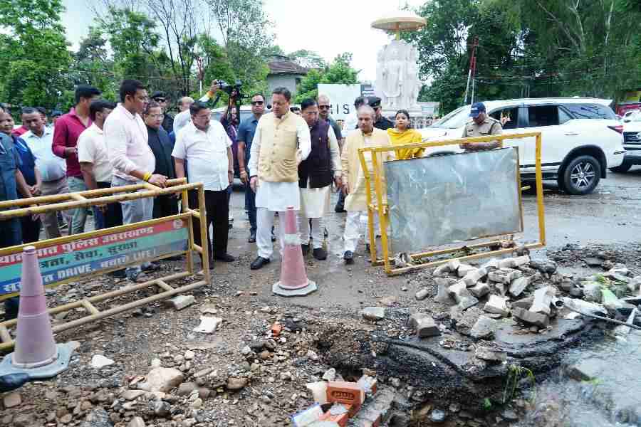 देहरादून में रायपुर क्षेत्र के अंतर्गत अतिवृष्टि से प्रभावित क्षेत्रों का किया स्थलीय निरीक्षण