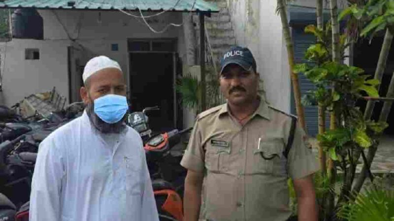 कारी अब्दुल का जादू- टोना भी न आया काम, दून पुलिस के सामने हर पैंतरा हुआ नाकाम,  बिना लाइसेंस के जडी बूटियों का दवाखाना चलाने वाले दम्पत्ति को किया गिरफ्तार