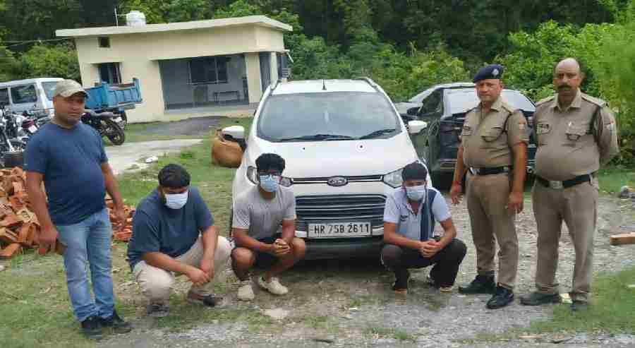 विधौली प्रेमनगर में रात्रि में वाहन में हुडदंग करना 3 छात्रों को पडा भारी, तीनो छात्रों को दून पुलिस ने किया गिरफ्तार, यूको स्पोर्टस वाहन को किया सीज