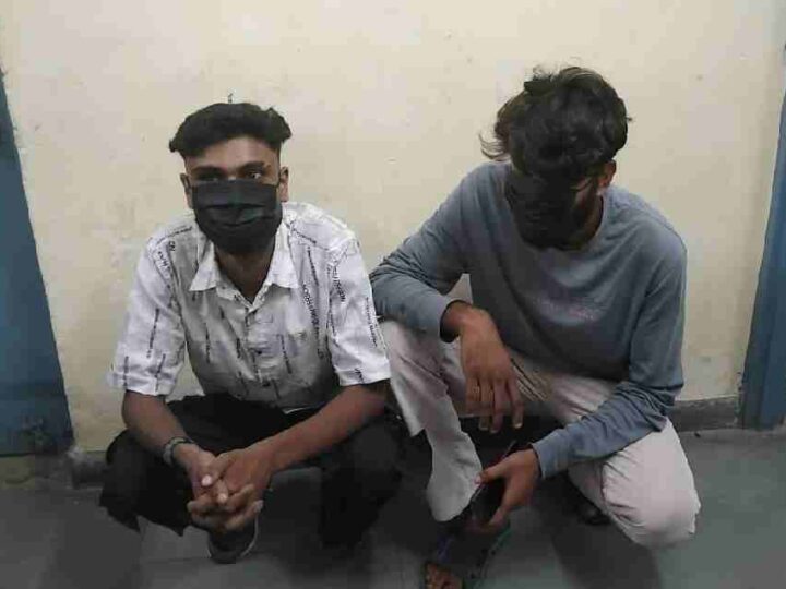जेल से जमानत पर छुटते ही शराब के नशे में जंगल मे हुडदंग करना दो दोस्तो को पडा भारी, दोनो व्यक्तियों को पुलिस ने किया गिरफ्तार, पढाया कानून का पाठ