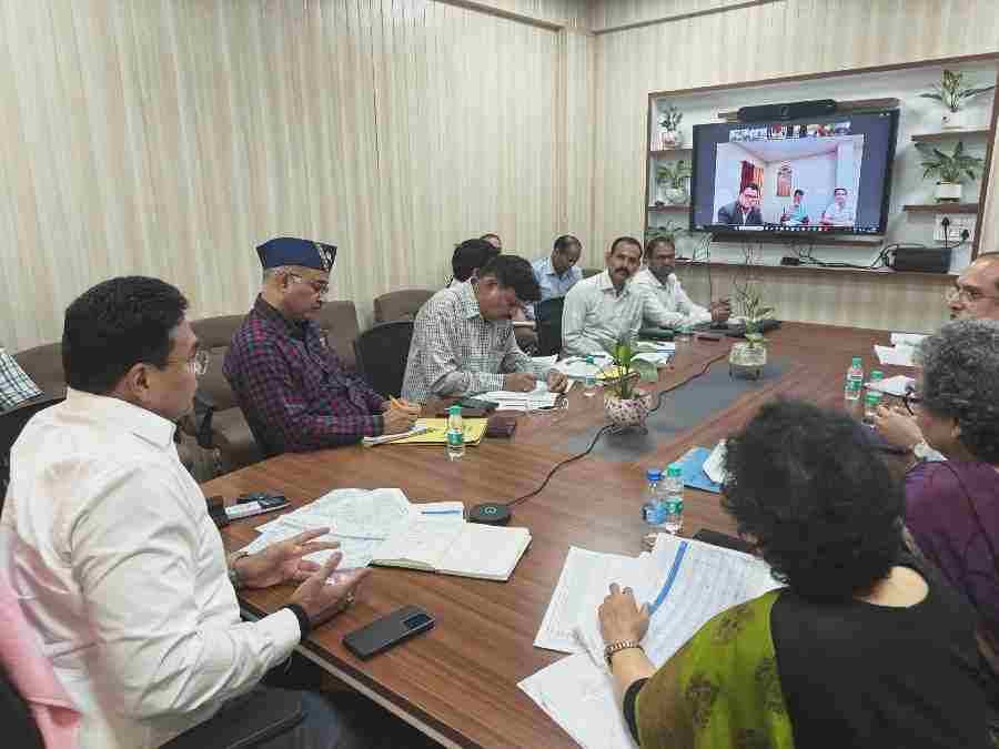 धामी सरकार का अल्टीमेटम : मरीजों की जिंदगी से नहीं होगा खिलवाड़, रेफर प्रक्रिया होगी जवाबदेह, स्वास्थ्य सचिव ने दिए निर्देश– रेफरल पर CMO-CMS की काउंटर साइन अनिवार्य, SOP तैयार करने के निर्देश, ज्वाइनिंग न करने वाले डॉक्टरों को नोटिस, होगी अनुशासनात्मक कार्रवाई : डॉ.आर.राजेश कुमार