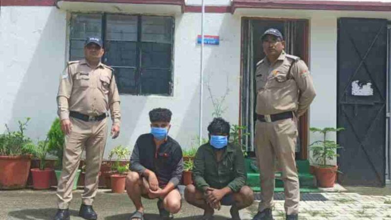 मारपीट एवं जानलेवा हमले के अभियोग में वांछित 02 अभियुक्तों को दून पुलिस ने किया गिरफ्तार