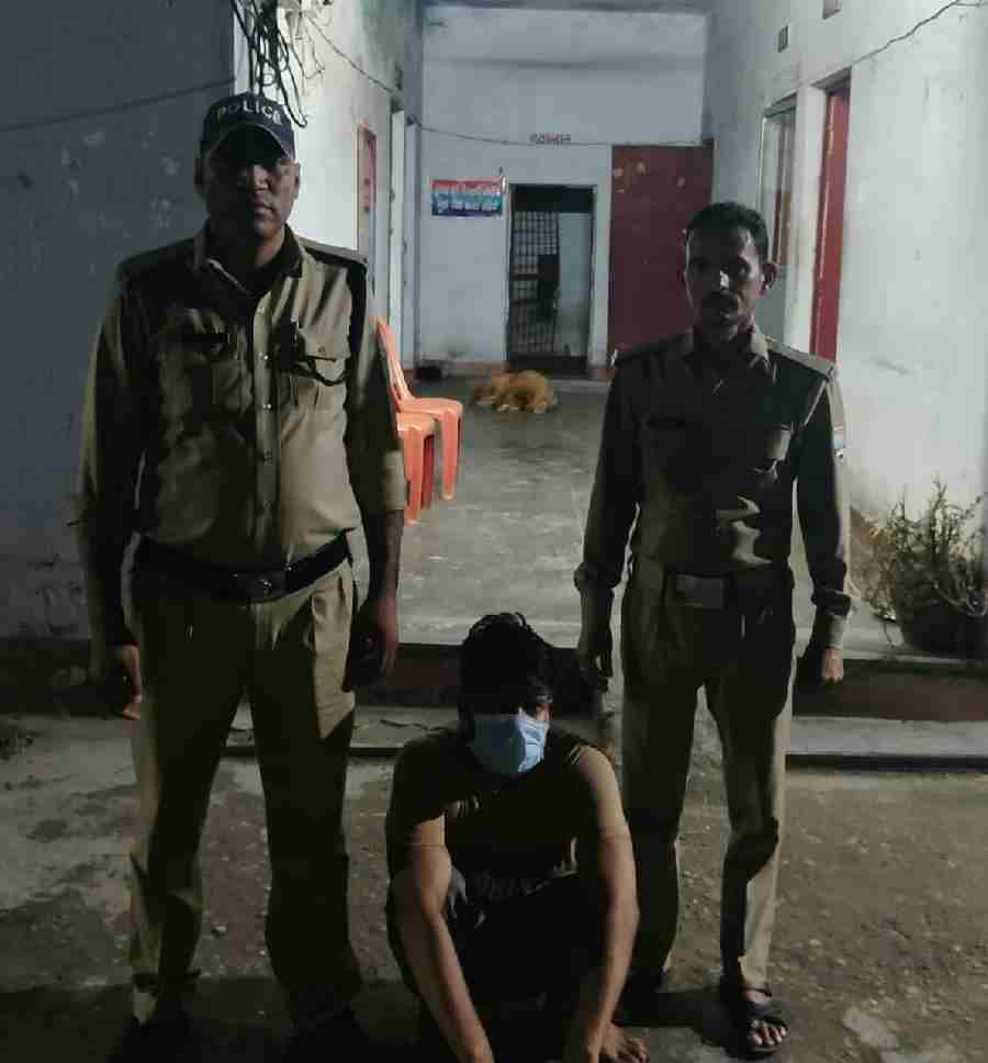किन्नरों को बधाई देने जा रहे है तो हो जाये सावधान, किन्नरों के भेष बनाकर नकली किन्नर घूम रहे है राजधानी में, किन्नर के भेष में लोगो से बधाई मांगने पहुँचे गिरोह के एक सदस्य को पुलिस ने किया गिरफ्तार