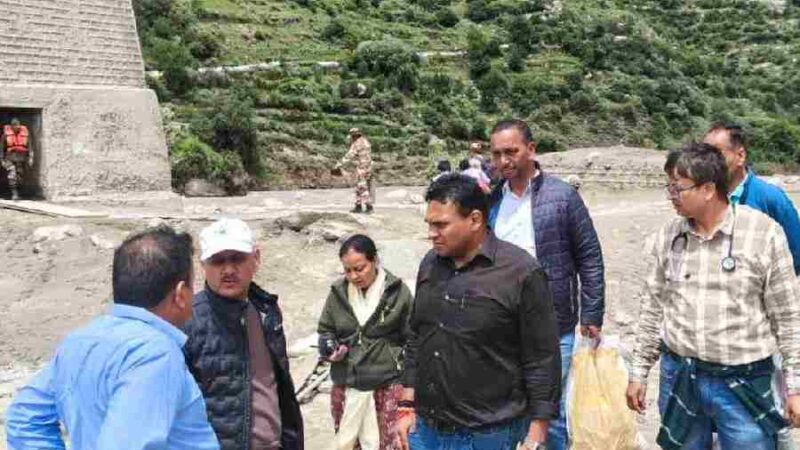 मुख्यमंत्री के निर्देश पर ग्राउंड जीरो पहुंचे स्वास्थ्य सचिव, धराली में आपदा प्रभावित इलाकों में राहत और बचाव कार्यों का किया निरीक्षण, SDRF, ITBP और स्वास्थ्य टीमों का बढ़ाया हौसला, आज 300 से अधिक लोगों का हुआ स्वास्थ्य परीक्षण