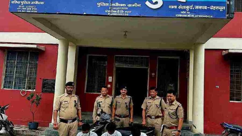 530 प्रतिबंधित नशीले कैप्सूलो के साथ 3 नशा तस्कर आये दून पुलिस की गिरफ्त में, नामी शिक्षण संस्थान में अध्यनरत छात्र, मेडिकल संचालक सहित तीन लोग गिरफ्तार