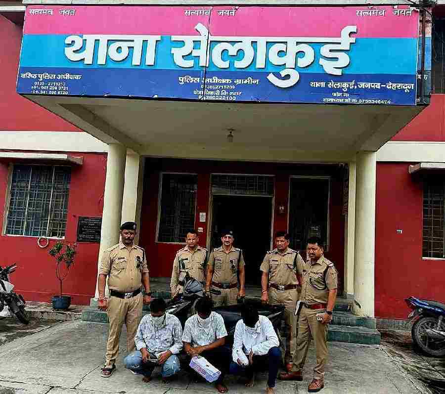 530 प्रतिबंधित नशीले कैप्सूलो के साथ 3 नशा तस्कर आये दून पुलिस की गिरफ्त में, नामी शिक्षण संस्थान में अध्यनरत छात्र, मेडिकल संचालक सहित तीन लोग गिरफ्तार