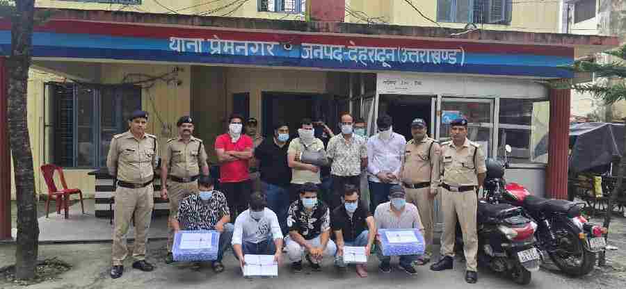 दून पुलिस व STF के जॉइंट ऑपरेशन से अवैध कैसिनो का पुलिस ने किया पर्दाफाश, जुआरियो के अरमानों पर फेरा पानी, मकान स्वामी सहित 12 लोगों को किया गिरफ्तार, सलियावाला जंगल के मध्य बने मकान में अवैध रूप से संचालित किया जा रहा था कैसिनो