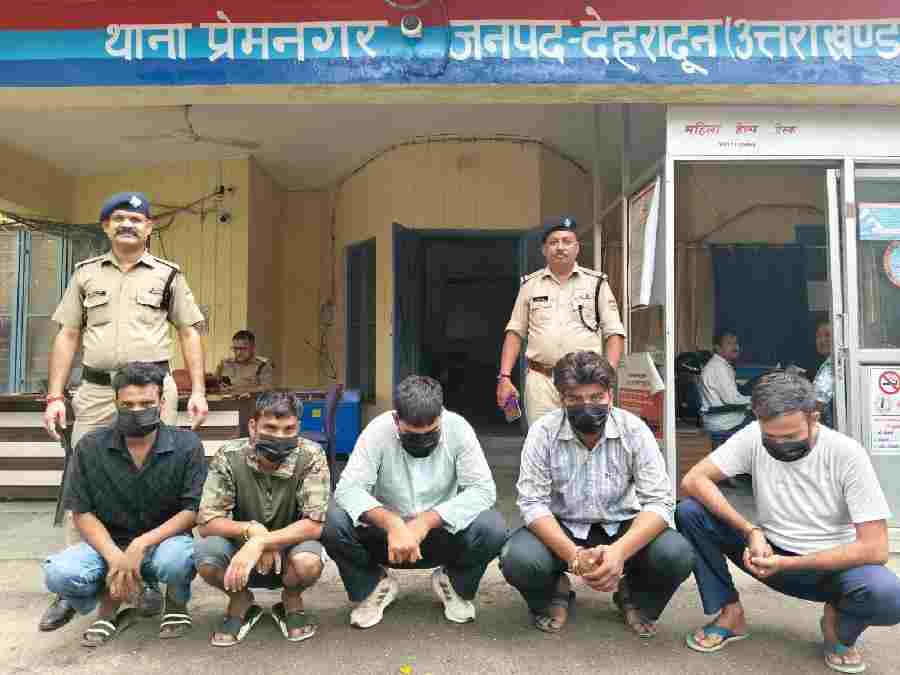 सार्वजनिक स्थान पर हुडदंग मचाने वालों को पुलिस ने पढ़ाया कानून का पाठ, मामूली विवाद के चलते दो पक्षों द्वारा विधौली व केहरी गांव मे मचाया जा रहा था हुडदंग, 5 हुड़दंगी गिरफ्तार