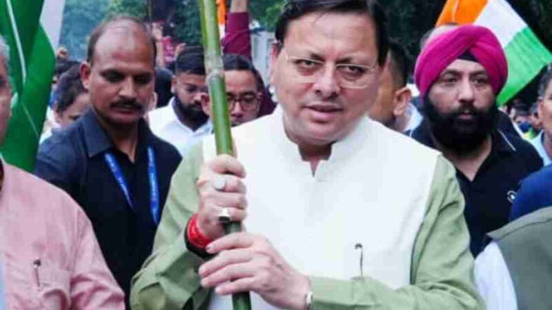 सीएम धामी ने देहरादून में जनप्रतिनिधियों, हजारों की संख्या में युवाओं, छात्र-छात्राओं, महिलाओं एवं बच्चों के साथ तिरंगा यात्रा का किया नेतृत्व