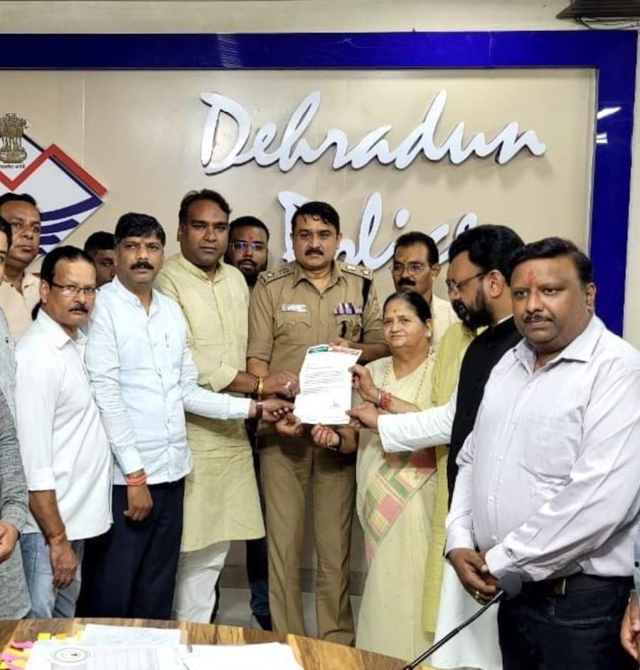 सोशल मीडिया पर भ्रामक और झूठी खबर फैलाने वालों के खिलाफ एक्शन मोड में पुलिस, मुख्यमंत्री बदलने की अफवाह फैलाने वाले 3 फेसबुक पेज संचालकों के खिलाफ मुकदमा दर्ज, भाजपा जिलाध्यक्ष की ओर से दिया गया शिकायती पत्र