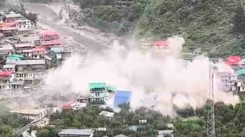 उत्तरकाशी जिले के हर्षिल क्षेत्र के धराली गांव के पास बादल फटने से भारी तबाही, जान-माल का भारी नुकसान, SDRF-NDRF और सेना मौके पर तैनात, सीएम धामी ने संभाली बचाव-राहत कार्यों की कमान
