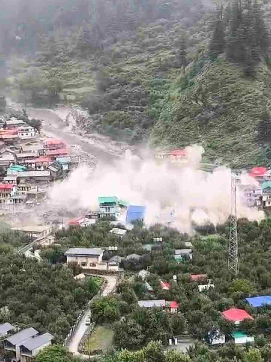 उत्तरकाशी जिले के हर्षिल क्षेत्र के धराली गांव के पास बादल फटने से भारी तबाही, जान-माल का भारी नुकसान, SDRF-NDRF और सेना मौके पर तैनात, सीएम धामी ने संभाली बचाव-राहत कार्यों की कमान