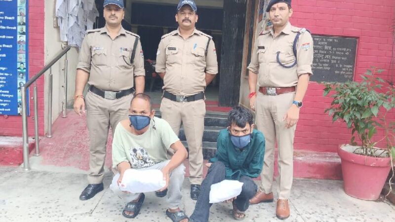 भारी मात्रा में अवैध मादक पदार्थो के साथ 2 नशा तस्करों को पुलिस ने किया गिरफ्तार, अभियुक्तों के कब्जे से लगभग 9 लाख रू0 कीमत की 4 किलो 215 ग्राम अवैध चरस बरामद