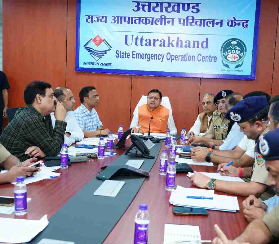 मुख्यमंत्री ने आपदा परिचालन केंद्र पहुंच धराली (उत्तरकाशी) में चल रहे रेस्क्यू ऑपरेशन का लिया अपडेट, राहत एवं बचाव कार्य युद्ध स्तर पर संचालित करने के दिए निर्देश, सरकार के लिए एक-एक व्यक्ति की जान अमूल्य- मुख्यमंत्री