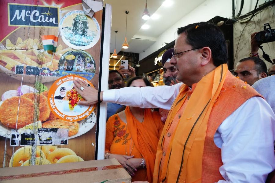 सीएम धामी ने पलटन बाजार देहरादून में आयोजित ‘स्वदेशी अपनाओ, राष्ट्र को आगे बढ़ाओ’ अभियान का किया नेतृत्व