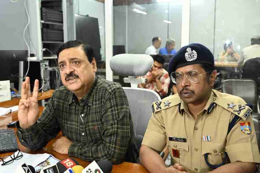 आयुक्त गढ़वाल मंडल ने धराली आपदा प्रभावित क्षेत्र में संचालित रेस्क्यू, सर्च तथा राहत कार्यों को लेकर मीडिया को दी जानकारी, आपदा पीड़ितों राहत एवं पुनर्वास के लिए बनाया जा रहा बेहतर पैकेज