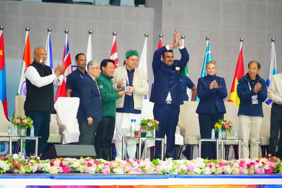 एशियन ओपन शॉर्ट ट्रैक स्पीड स्केटिंग ट्रॉफी 2025 के समापन समारोह में शामिल हुए सीएम धामी, अंतर्राष्ट्रीय प्रतियोगिता में एशिया के 11 देशों से 200 से अधिक खिलाड़ियों ने किया प्रतिभाग
