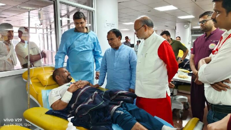 स्वास्थ्य मंत्री डॉ धन सिंह रावत ने जाना थराली आपदा के घायलों का हालचाल, एम्स ऋषिकेश में भर्ती घायलों को बेहतर उपचार का दिया भरोसा, कहा, प्रभावित परिवारों के साथ हर कदम पर खड़ी है सरकार