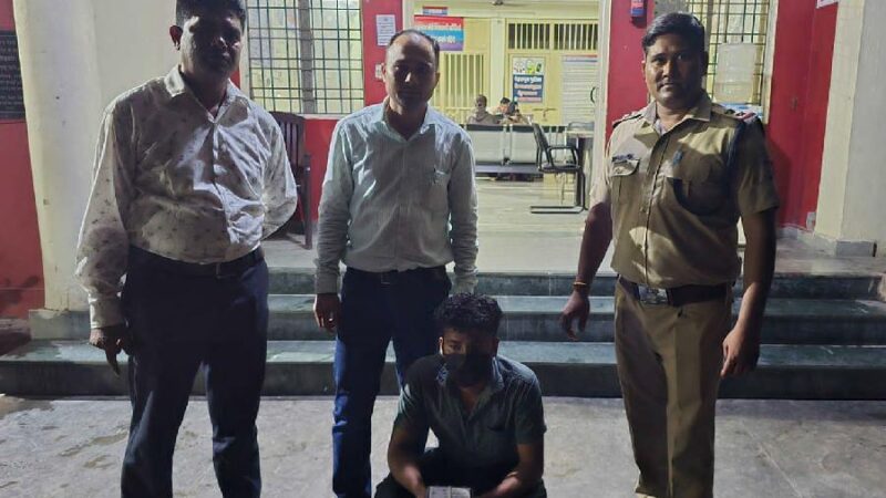देहरादून में अवैध रूप से निवास कर रहे 1 बांग्लादेशी नागरिक को पुलिस ने किया गिरफ्तार, अपनी पहचान छिपाकर देहरादून में अवैध रूप से बंगाली डॉक्टर के रूप में काम कर रहा था बांग्लादेशी नागरिक