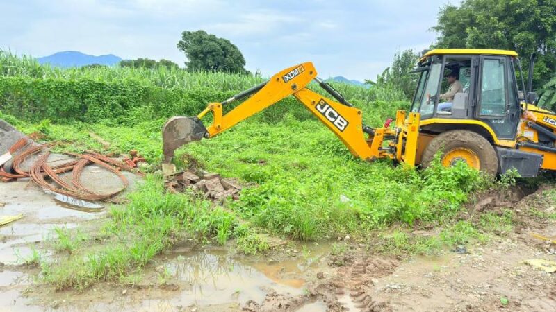 एमडीडीए की बड़ी कार्रवाई, अवैध निर्माण और प्लॉटिंग पर चला बुलडोजर, कई भवन ध्वस्त व सील, देहरादून में किसी भी प्रकार के अवैध निर्माण या प्लॉटिंग को बर्दाश्त नहीं किया जाएगा- बंशीधर तिवारी
