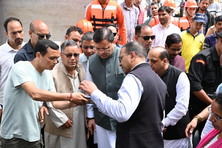 मुख्यमंत्री धामी ने जनपद की बड़कोट तहसील के स्यानाचट्टी में आपदा प्रभावित क्षेत्र का किया स्थलीय निरीक्षण, सीएम ने प्रभावितों से मिल कर सुनी समस्याएं, प्रभावितों को हर संभव सहायता दिए जाने का दिया आश्वाशन