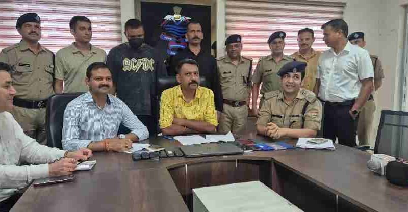 एसटीएफ उत्तराखंड की साइबर क्राइम टीम की त्वरित कार्रवाई , दिल्ली में दबोचा गया नाइजीरियन साइबर ठग, अंतरराष्ट्रीय फर्जी पार्सल व सरकारी अधिकारी बनकर की करोड़ों की ठगी