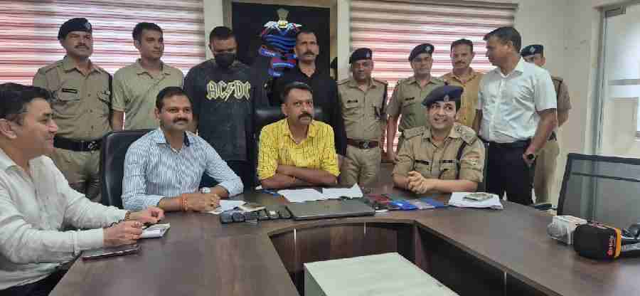 एसटीएफ उत्तराखंड की साइबर क्राइम टीम की त्वरित कार्रवाई , दिल्ली में दबोचा गया नाइजीरियन साइबर ठग, अंतरराष्ट्रीय फर्जी पार्सल व सरकारी अधिकारी बनकर की करोड़ों की ठगी