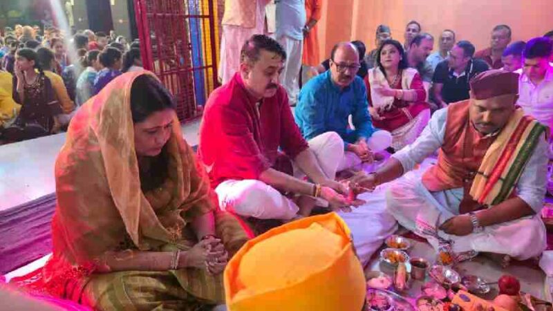 एसएसपी देहरादून ने पुलिस कर्मियों के संग मनाया जन्माष्टमी का पर्व, श्रीकृष्ण जन्माष्टमी के अवसर पर परिवार के साथ पुलिस लाईन स्थित मंदिर में की विधिवत पूजा अर्चना