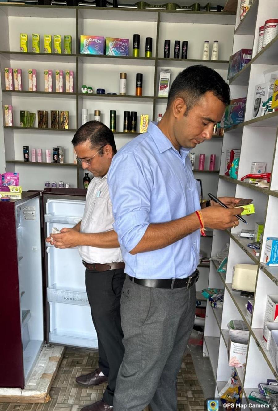 ऋषिकेश और हरिद्वार के औषधि विक्रेताओं पर एफडीए की छापेमारी, खाद्य संरक्षा एवं औषधि प्रशासन को मिली गंभीर अनियमितताएं, हरिद्वार की पांच फर्मों के लाइसेंस होंगे निरस्त, दो फर्मां पर दवा बिक्री पर रोक
