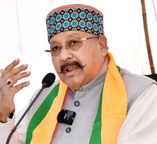 प्रदेश में अवरुद्ध 359 सड़कों में से 243 को यातायात के लिए खोला गया, सड़कों की कनेक्टिविटी बहाली के लिए युद्धस्तर पर जारी है काम: महाराज